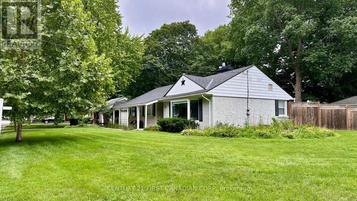 Property Photo: 33 Braemar Crescent ON N6H 2X2
