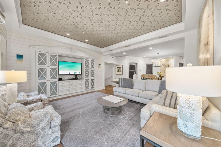 Property Photo:  78 N Barrett Square # 1  FL 32461 