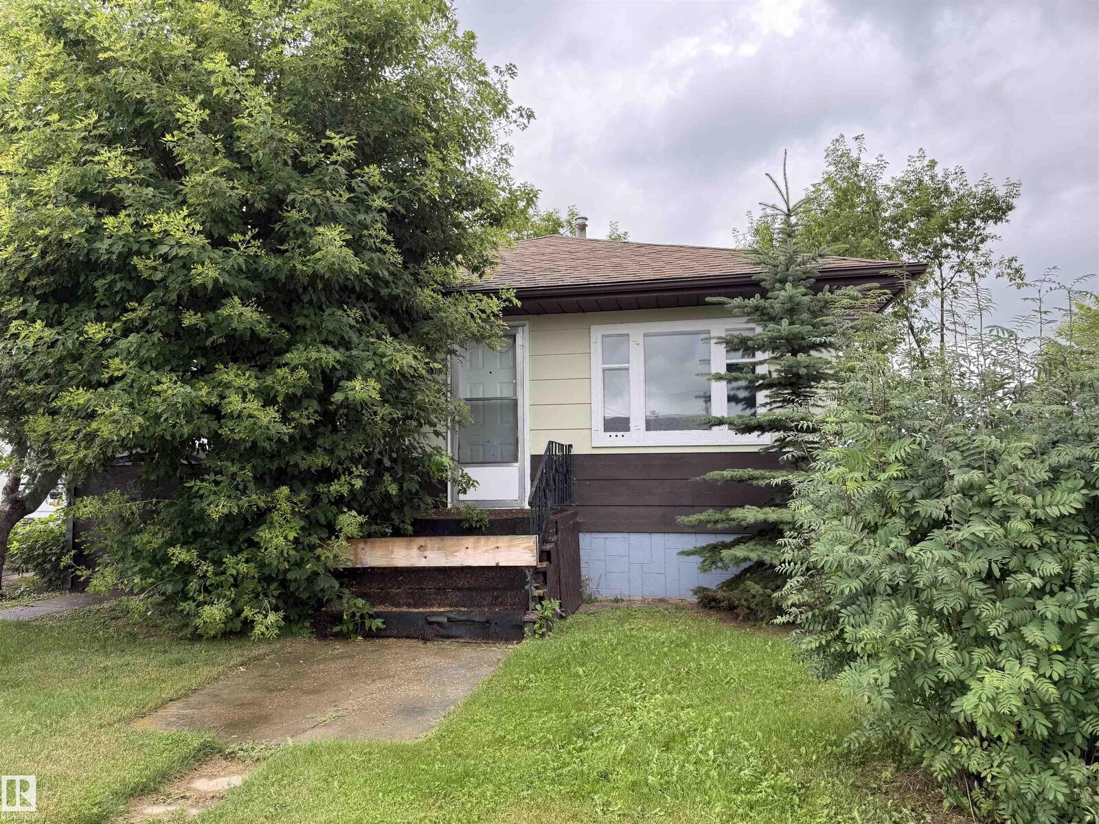 Property Photo: 5518 51 Street AB T9C 1K2