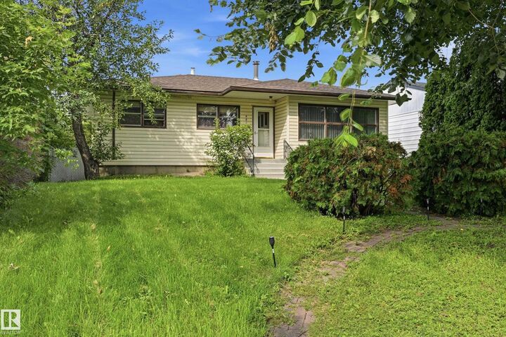 Property Photo: 11622 133 Street NW AB T5M 1H5