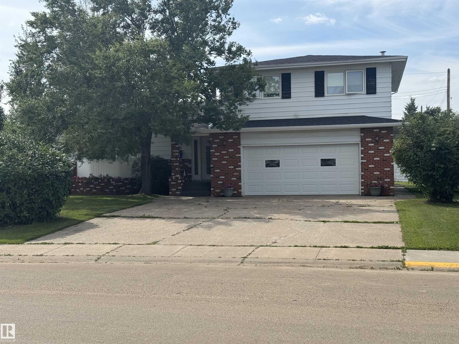Property Photo: 6014 50 Street AB T9C 1H4