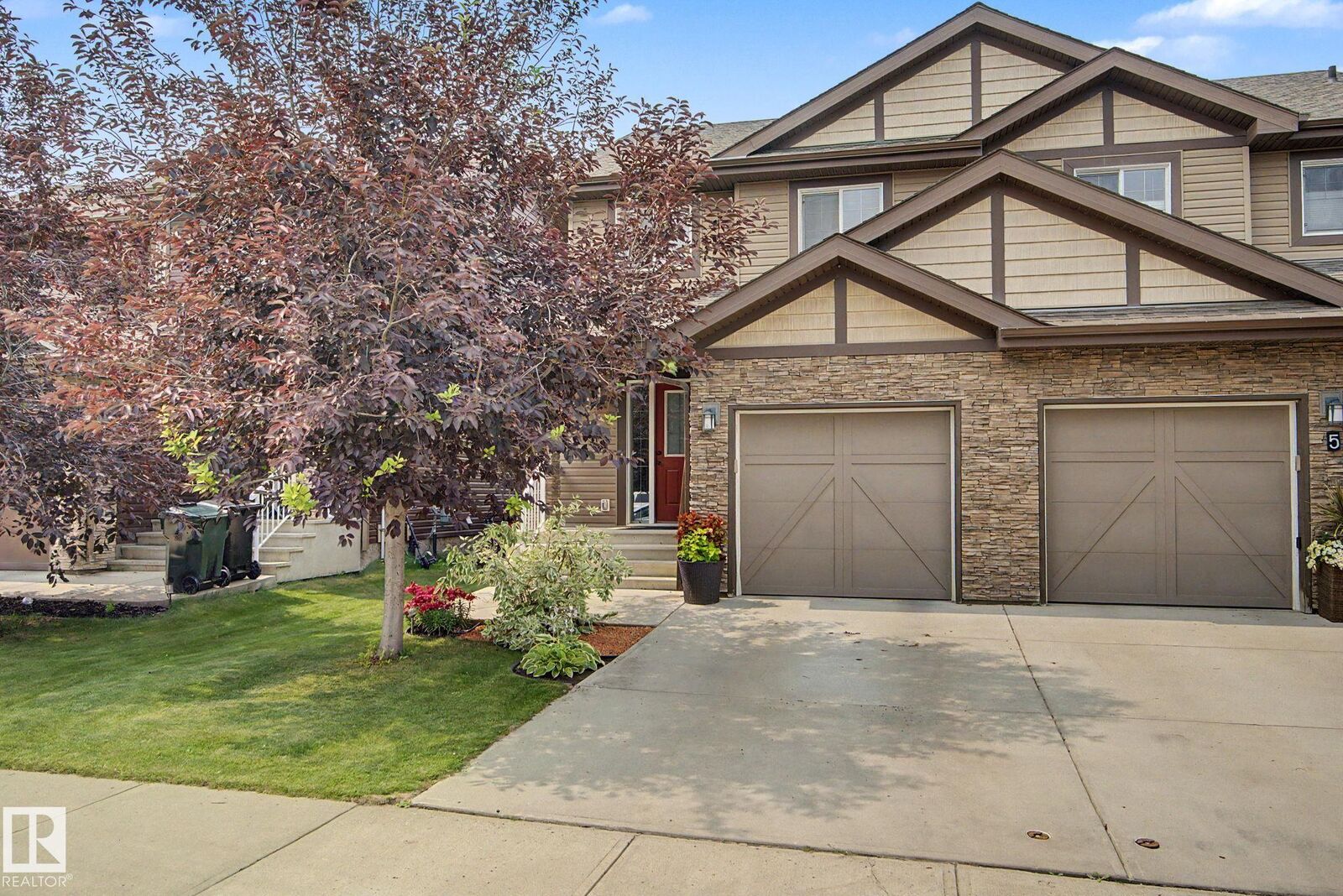Property Photo:  7 Peter Street  AB T7X 0R4 