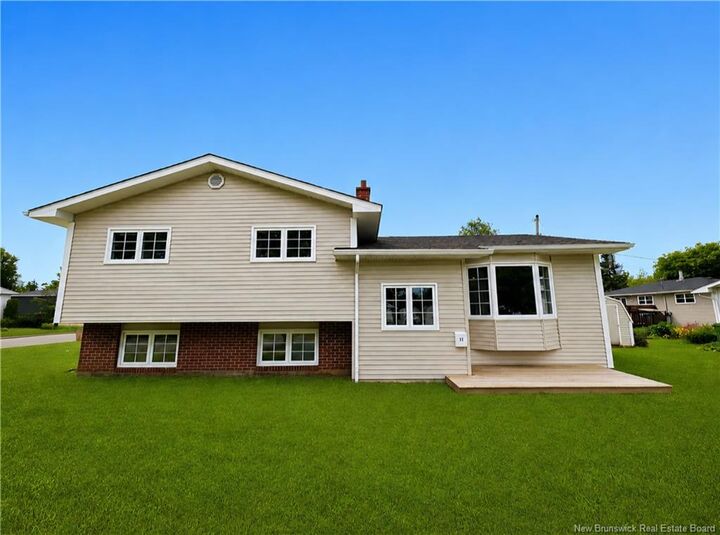 11 Pembroke Crescent — photo 1