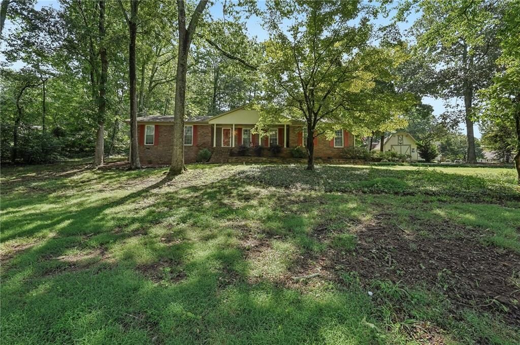 Property Photo: 1025 Greenwood Acres Drive GA 30040