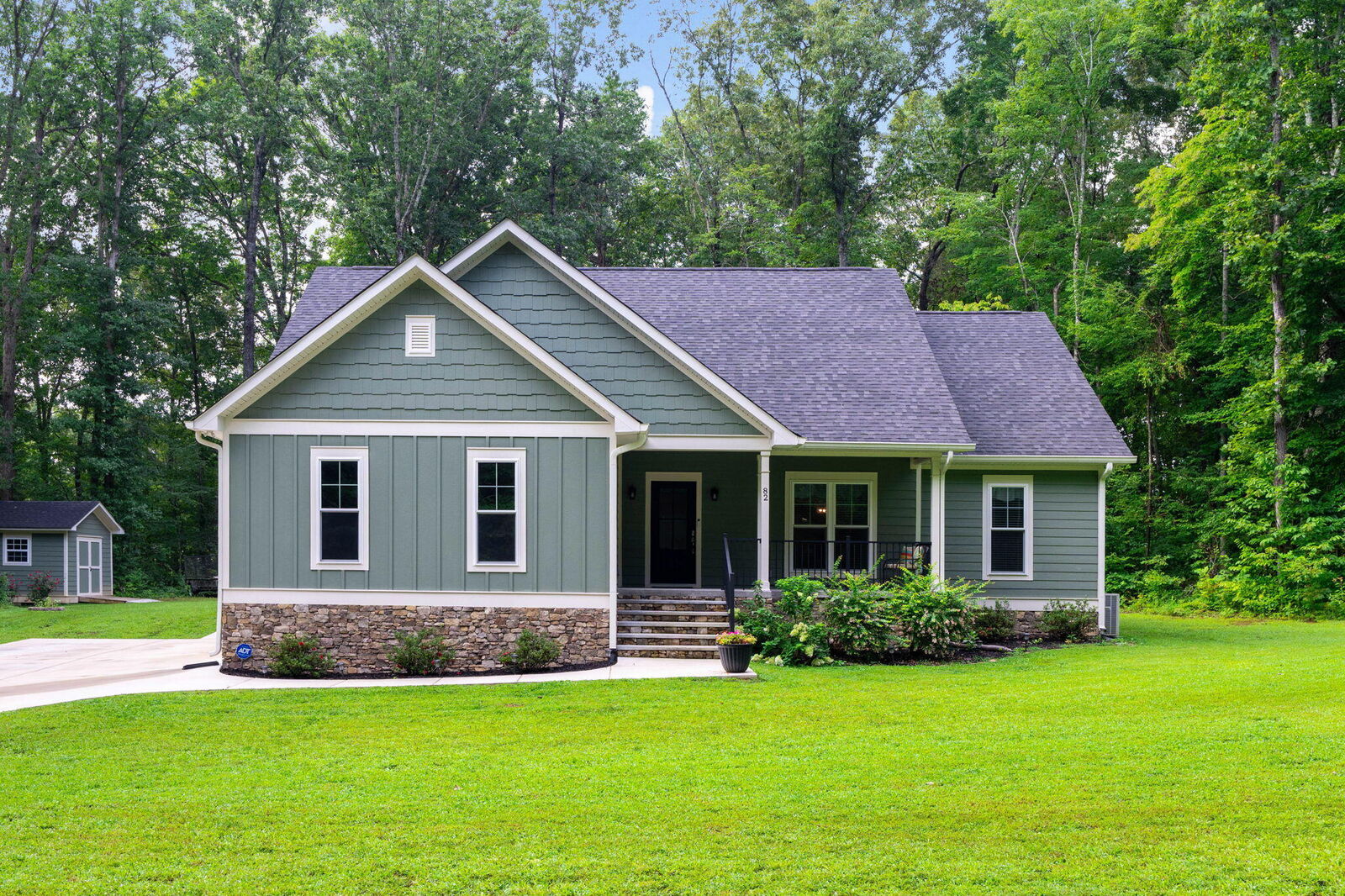 Property Photo: 82 Golf Villa Drive TN 37327