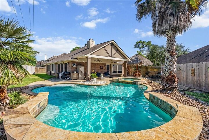 Property Photo:  1207 Shadowbend Street  TX 77581 