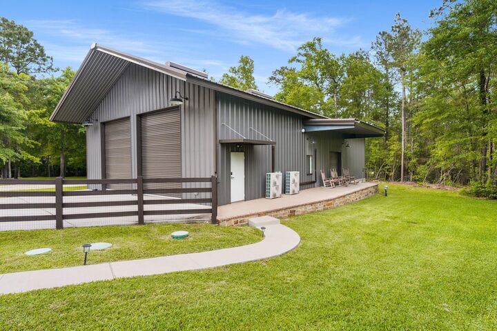 Property Photo:  6926 Comanche Bend  TX 77316 