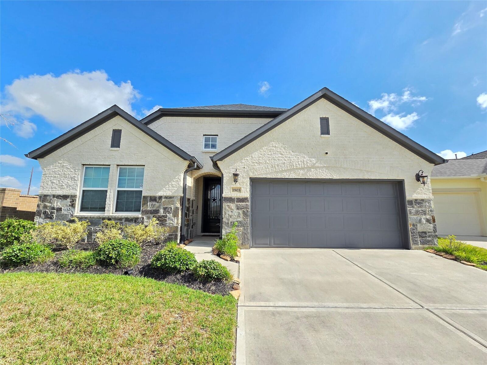 Property Photo:  1903 Hickory Grove Lane  TX 77375 