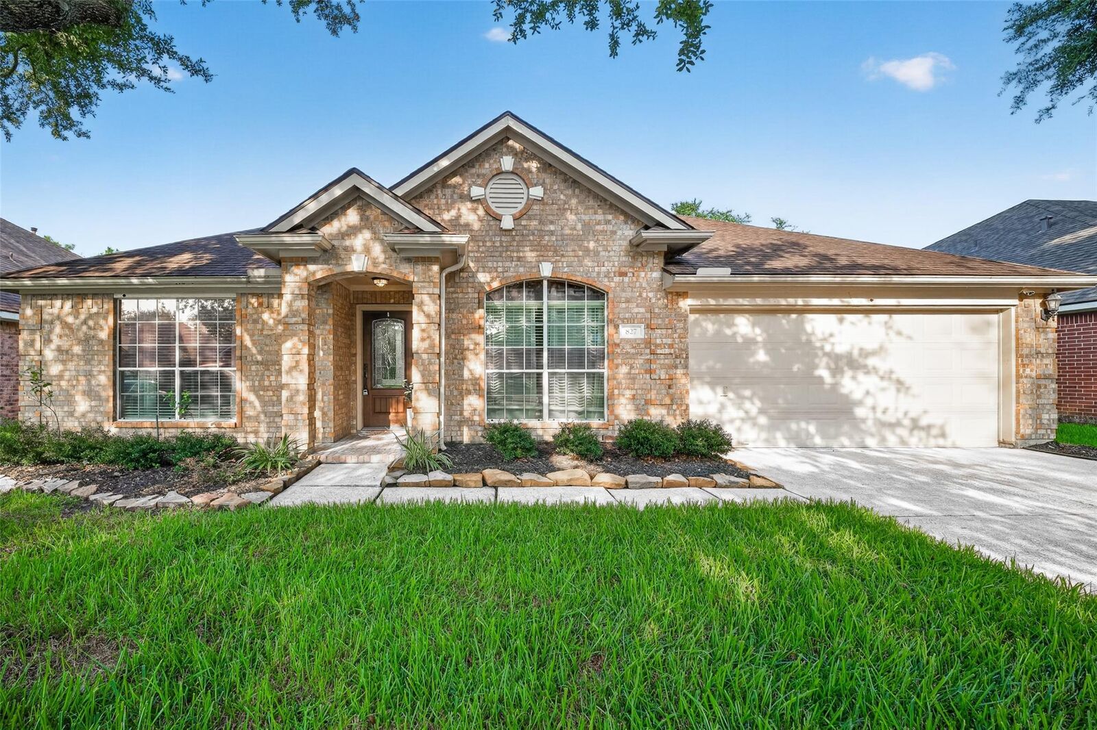 Property Photo:  827 N Wellsford Drive  TX 77584 