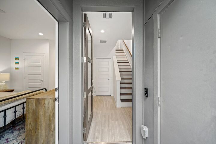 Property Photo:  2709 Clinton Drive  TX 77020 