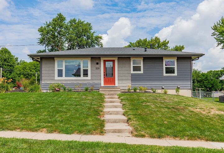 Property Photo:  1109 4th Street SW  IA 50009 