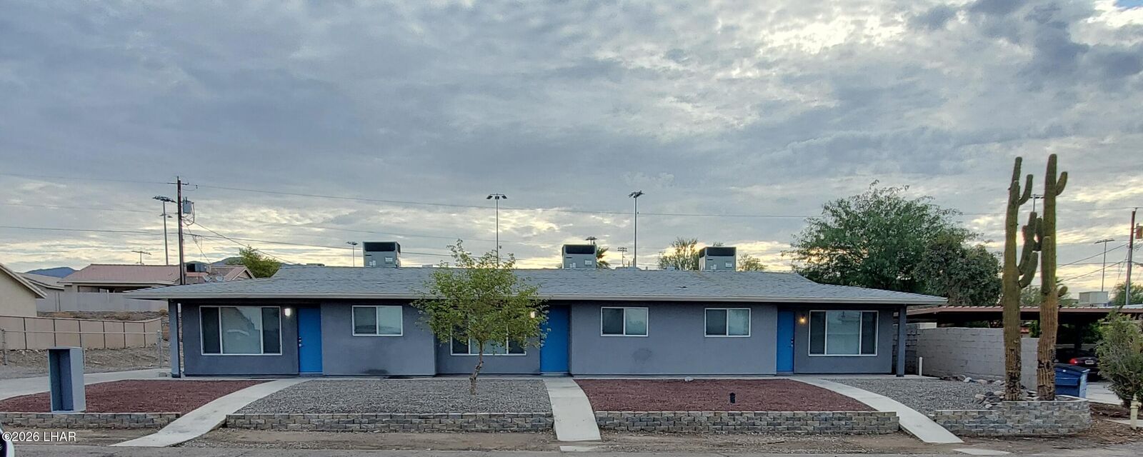 Property Photo:  410 Hummingbird Dr 2  AZ 86403 