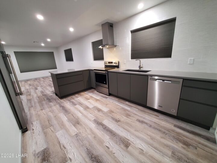 Property Photo:  410 Hummingbird Dr 3  AZ 86403 