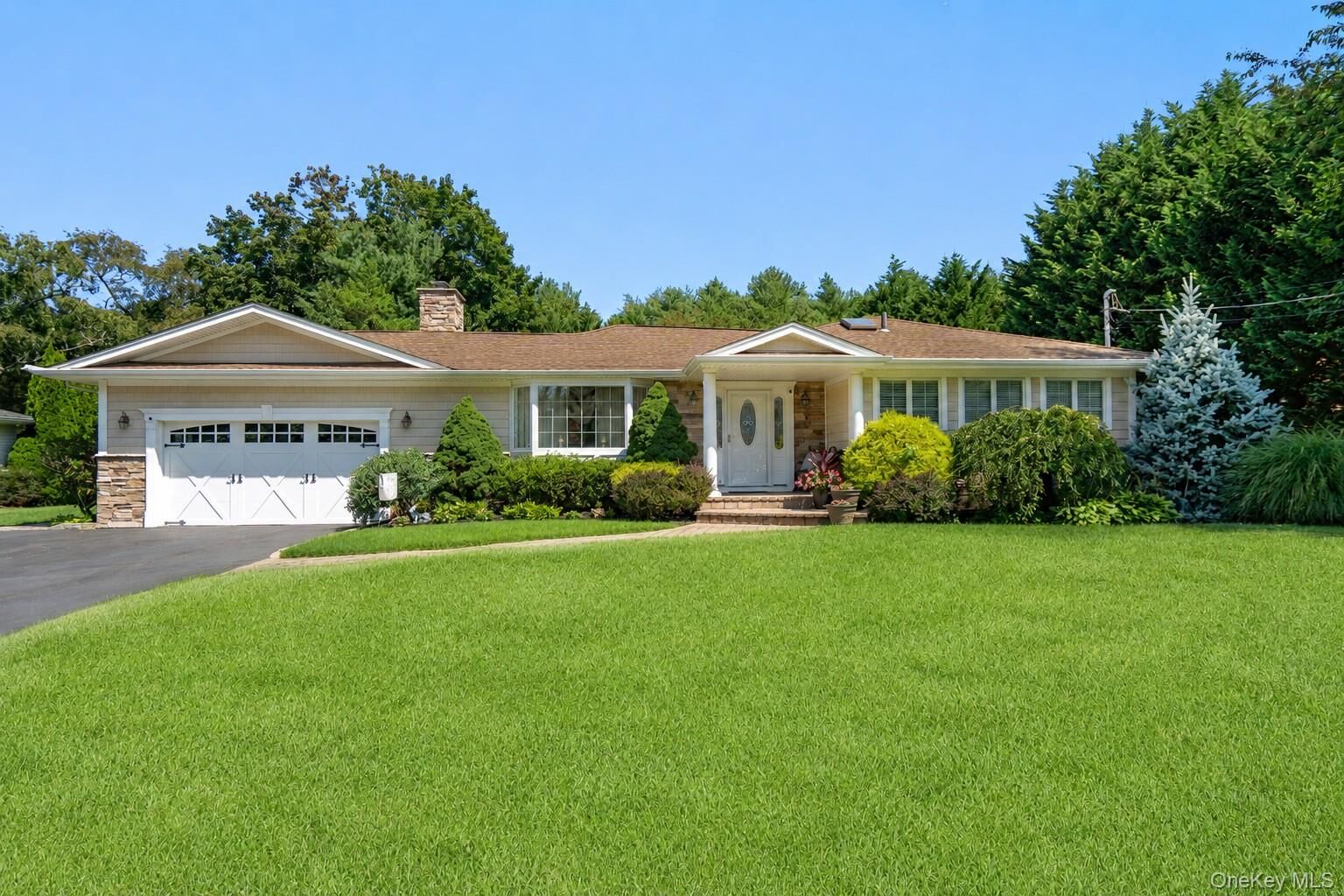 Property Photo:  14 Hickman Street  NY 11791 