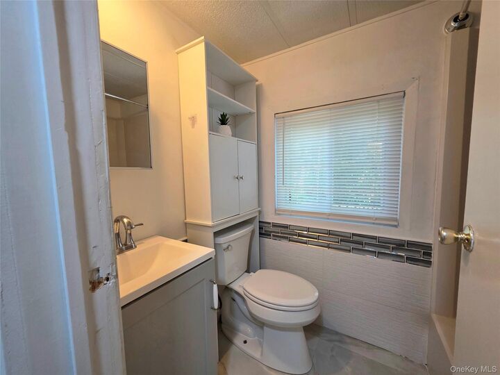 Property Photo:  525 Riverleigh Avenue 111  NY 11901 