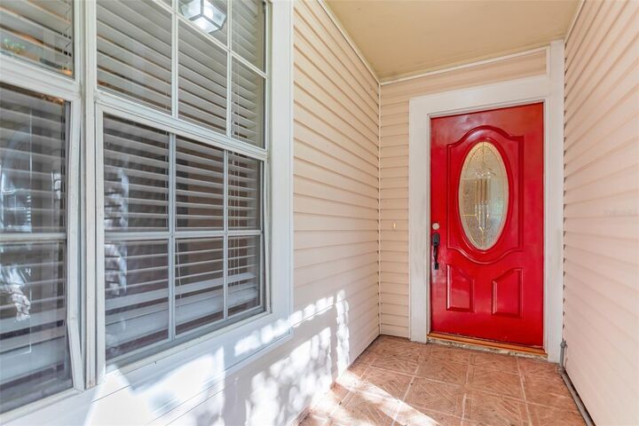 Property Photo: 824 Hillary Court FL 32750