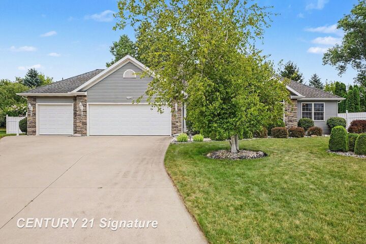 Property Photo: 4470 Meadow Creek Court MI 48603