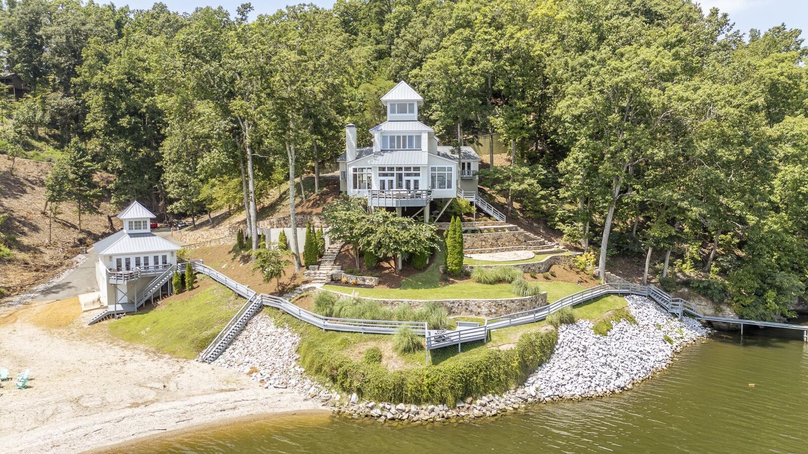 Property Photo:  199 Lakeshore Ln  TN 38326 