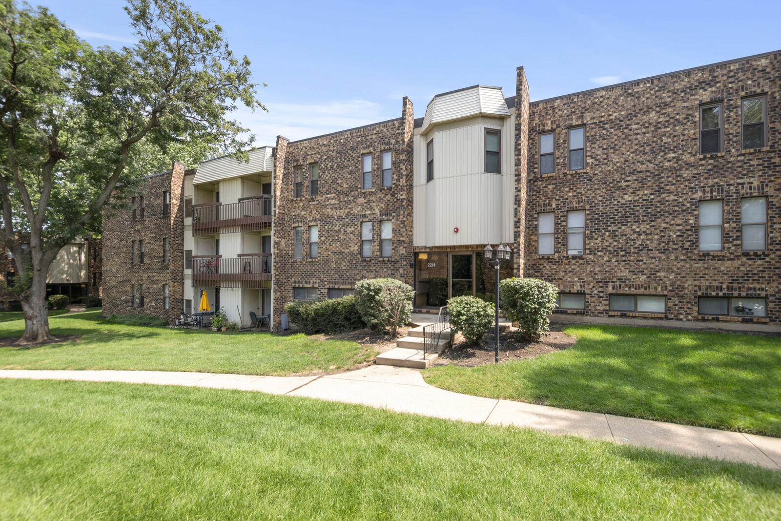 Property Photo:  2214 Country Club Drive 2  IL 60517 