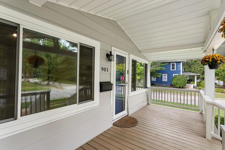 Property Photo:  901 E Washington Street  IL 61801 