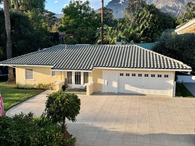 Property Photo:  1325 E Altadena  CA 91001 