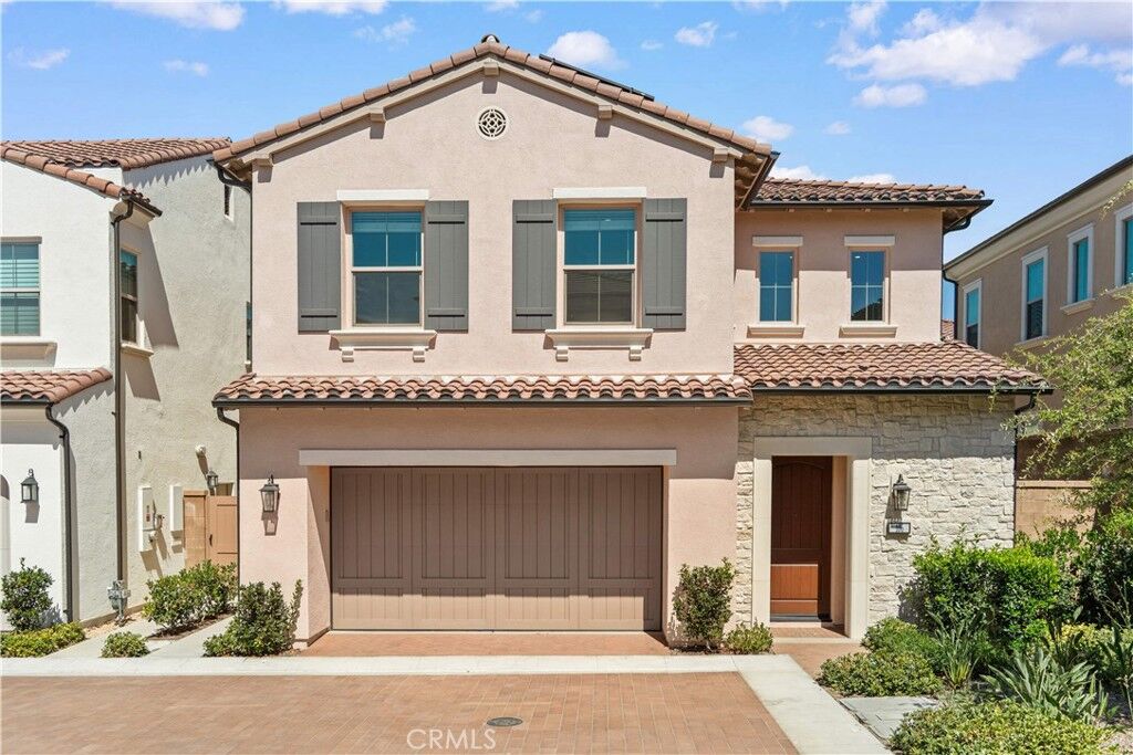 Property Photo: 106 Glydon CA 92618
