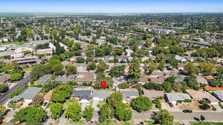Property Photo: 7523 Oakcreek Dr CA 95207