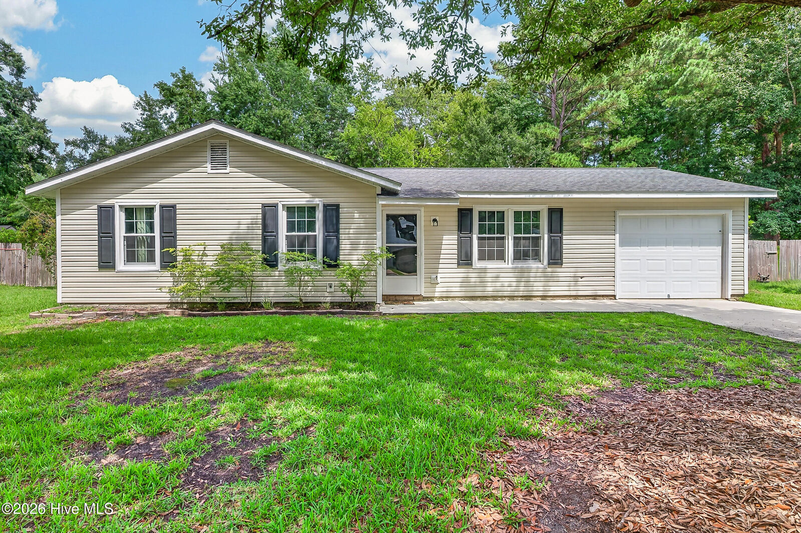 Property Photo:  509 Redwood Place  NC 28540 