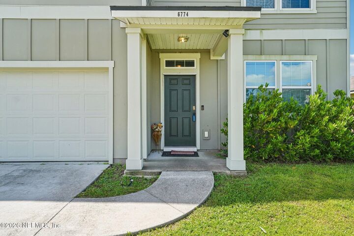 Property Photo: 6774 Sandle Drive FL 32219