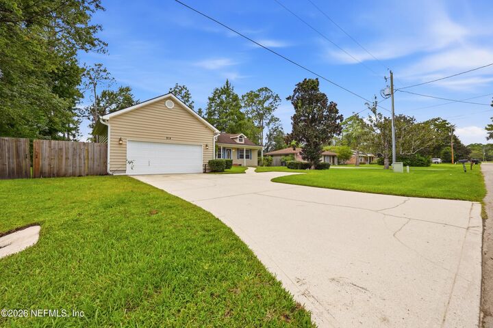 Property Photo:  914 Hibernia Forest Drive  FL 32003 