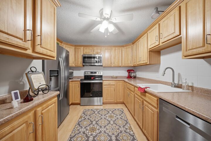 Property Photo:  8 Northbrook Drive  NH 03102 