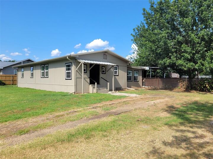 Property Photo:  735 SW 1st  TX 75436 