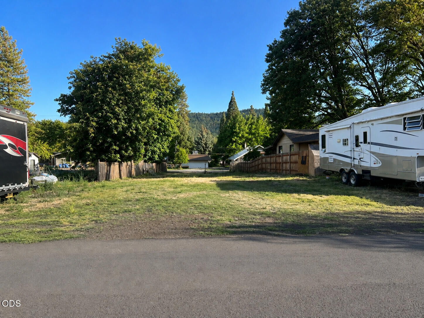 Property Photo:  326 Fee Street  OR 97522 