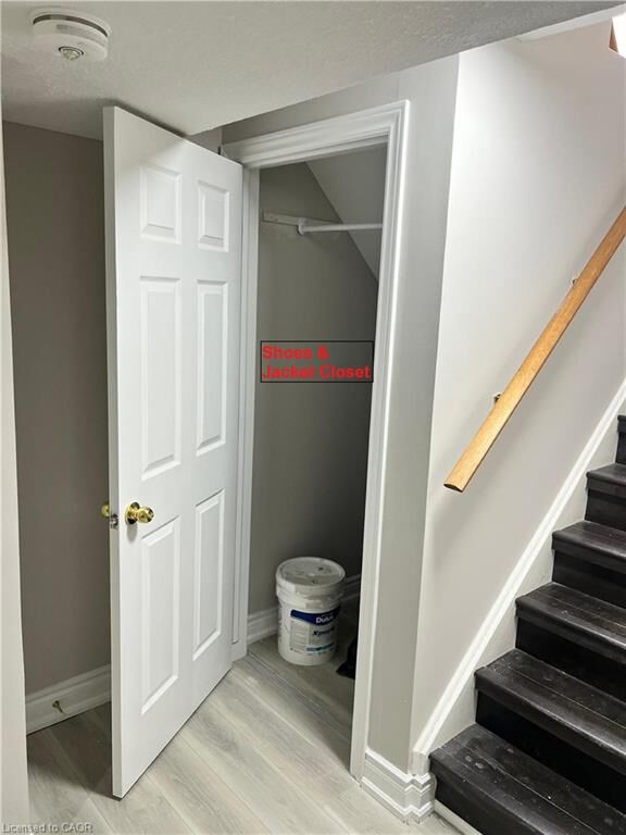 Property Photo:  112 Hollyridge Crescent Lower  ON N2N 3L9 