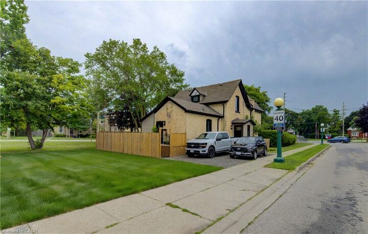 Property Photo:  86 St Andrews Street  ON N1S 1M4 