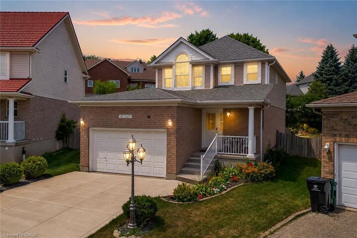 42 Briarmeadow Crescent — photo 1