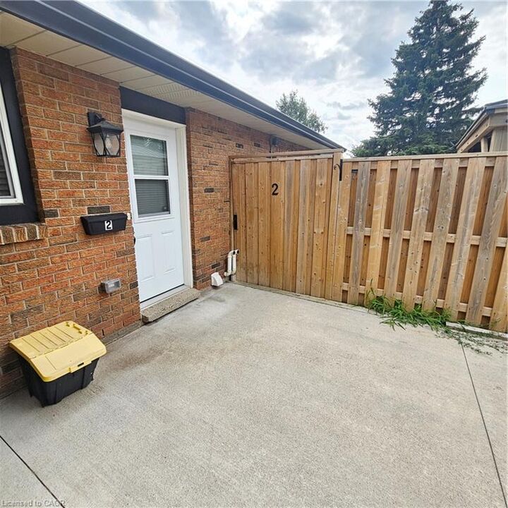 Property Photo:  52 Selkirk Court 2  ON N2E 1M3 