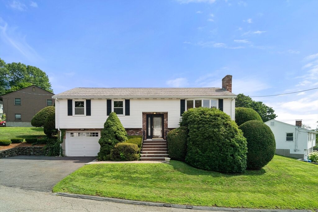 Property Photo: 31 Phillips Cir MA 02452