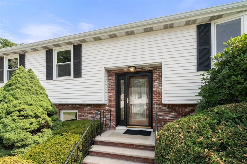 Property Photo:  31 Phillips Cir  MA 02452 