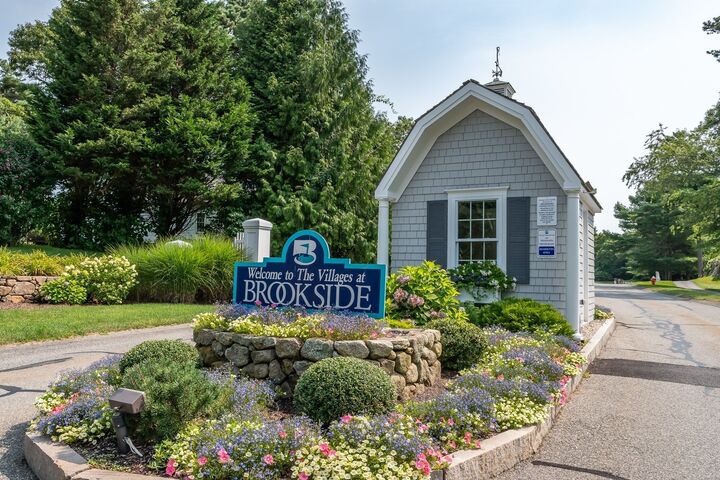 Property Photo:  14 Sea Knoll Ct 14  MA 02532 
