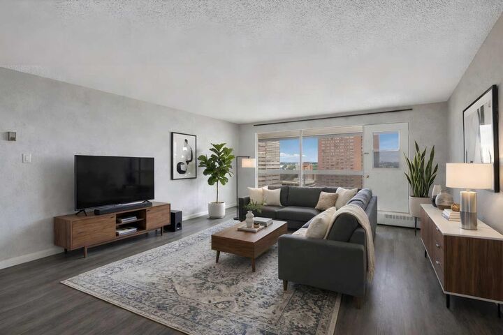 Property Photo:  221 6 Avenue SE 2012  AB T2G 0G4 