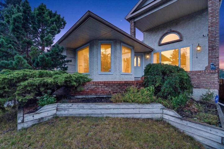 Property Photo: 876 Shawnee Drive SW AB T2Y 1X3