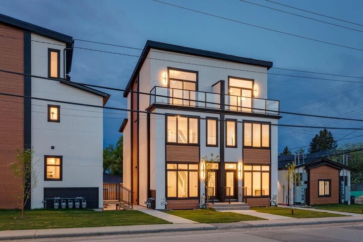 Property Photo:  4307 30 Avenue SW  AB T3E 0T5 