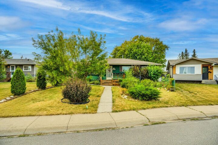 Property Photo:  5404 Valentine Crescent SE  AB T2A 2K6 