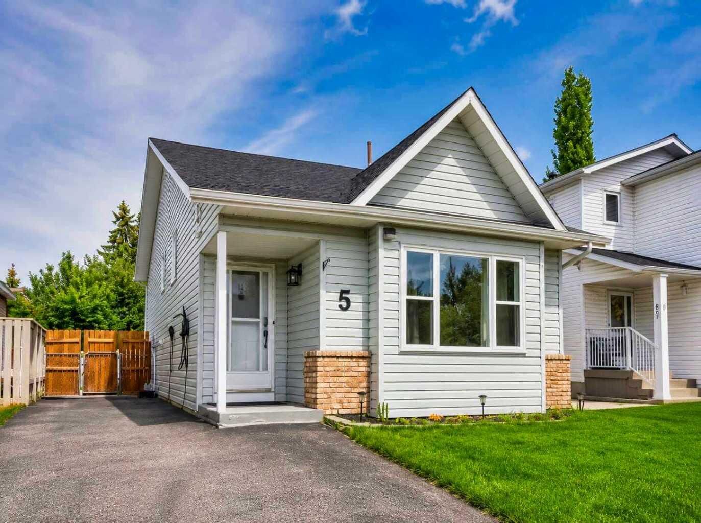 Property Photo: 5 Shawglen Court SW AB T2Y 2R1