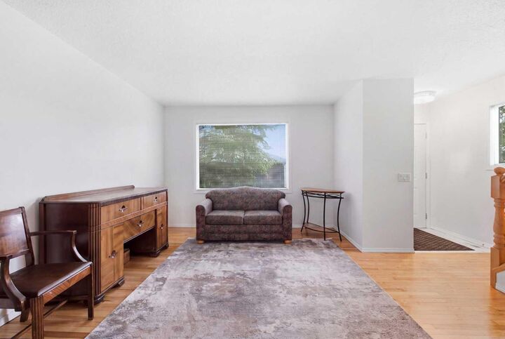 Property Photo: 800 Bowcroft Place 12 AB T4C 1B9