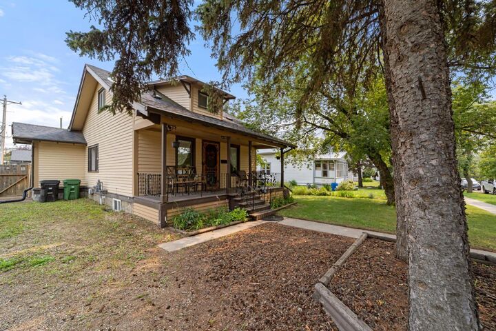 Property Photo: 4833 54 Street AB T4V 2A3