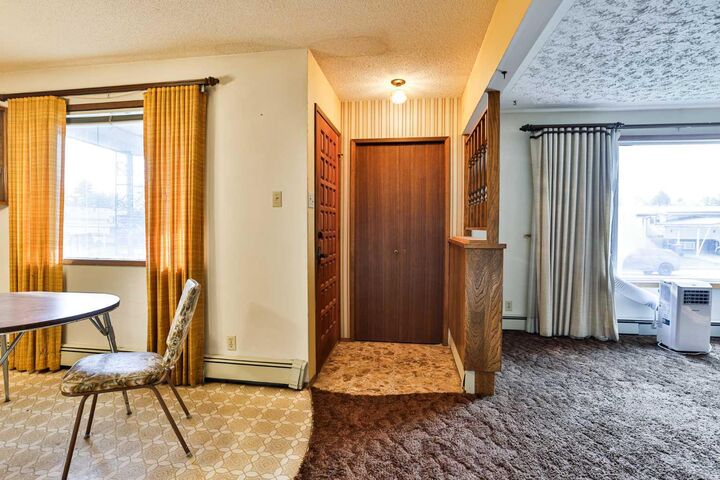 Property Photo:  1921 17 Street N  AB T1H 4W8 