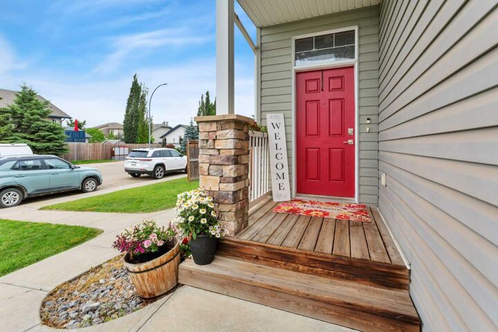 Property Photo:  70 Garden Road  AB T4L 2P1 
