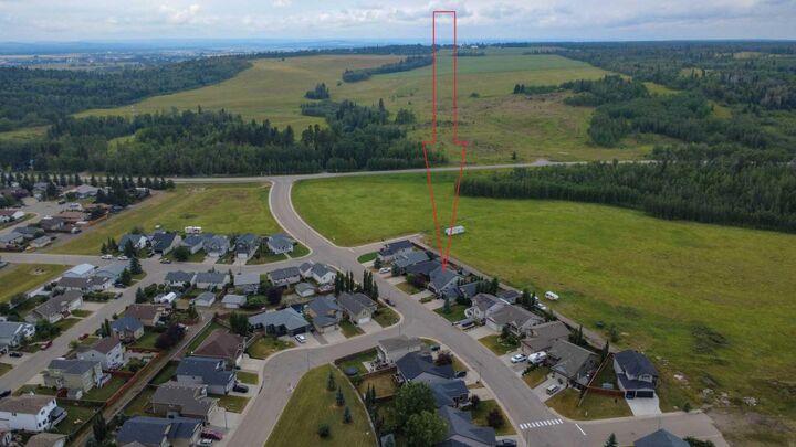 Property Photo:  122 12 Avenue NE  AB T0M 1X0 